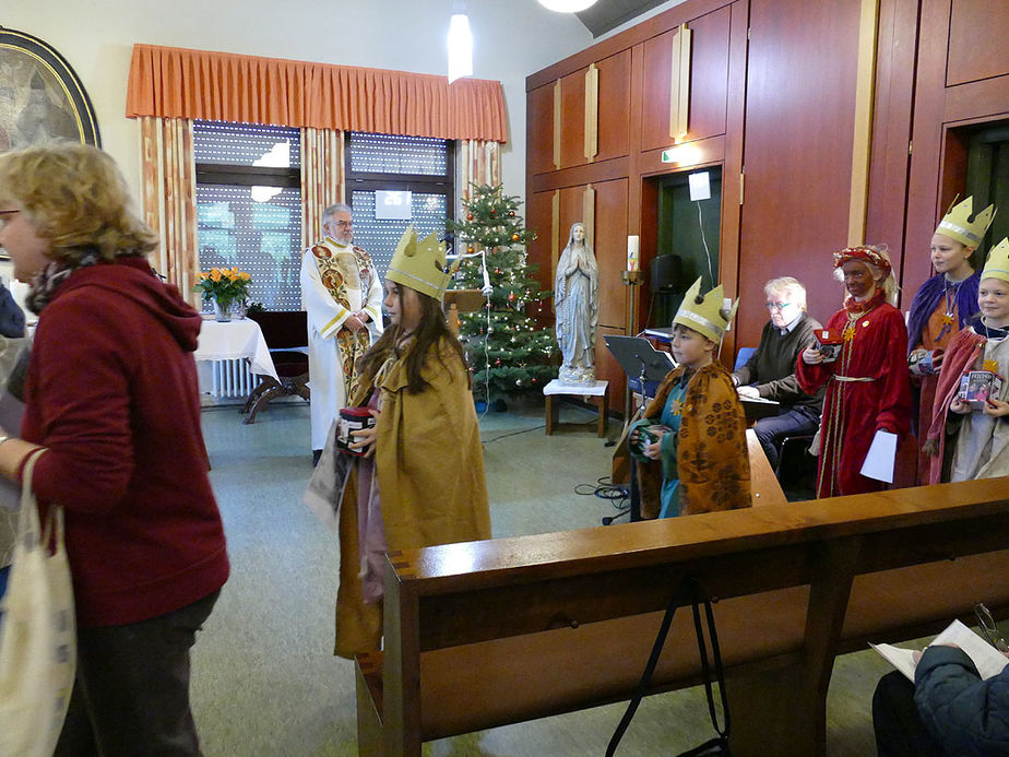 Dreikönigssingen der Sternsinger in Naumburg (Foto: Karl-Franz Thiede)